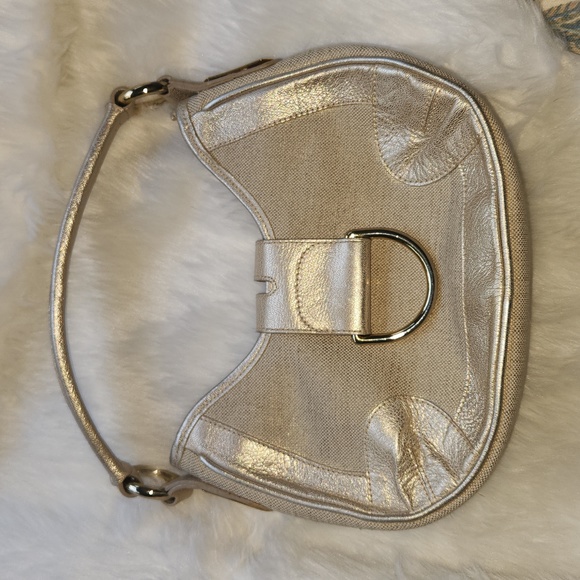 Stuart Weitzman Handbags - STIART WEITZMAN GOLD SHOULDER BAG